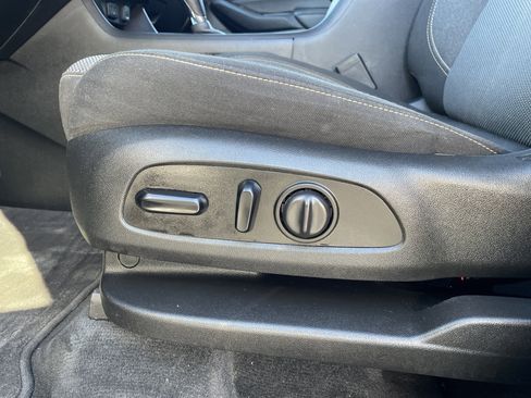 Used 2020 Chevrolet Traverse LT w/ Driver Confidence II Package image 29