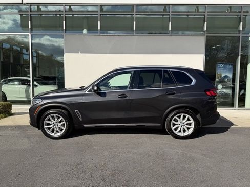 Used 2023 BMW X5 xDrive40i w/ Premium Package image 2