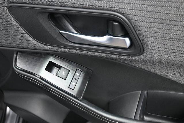 Used 2022 Nissan Rogue SV FWD image 21