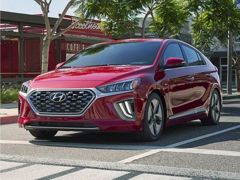 Used 2020 Hyundai Ioniq SEL FWD image 1