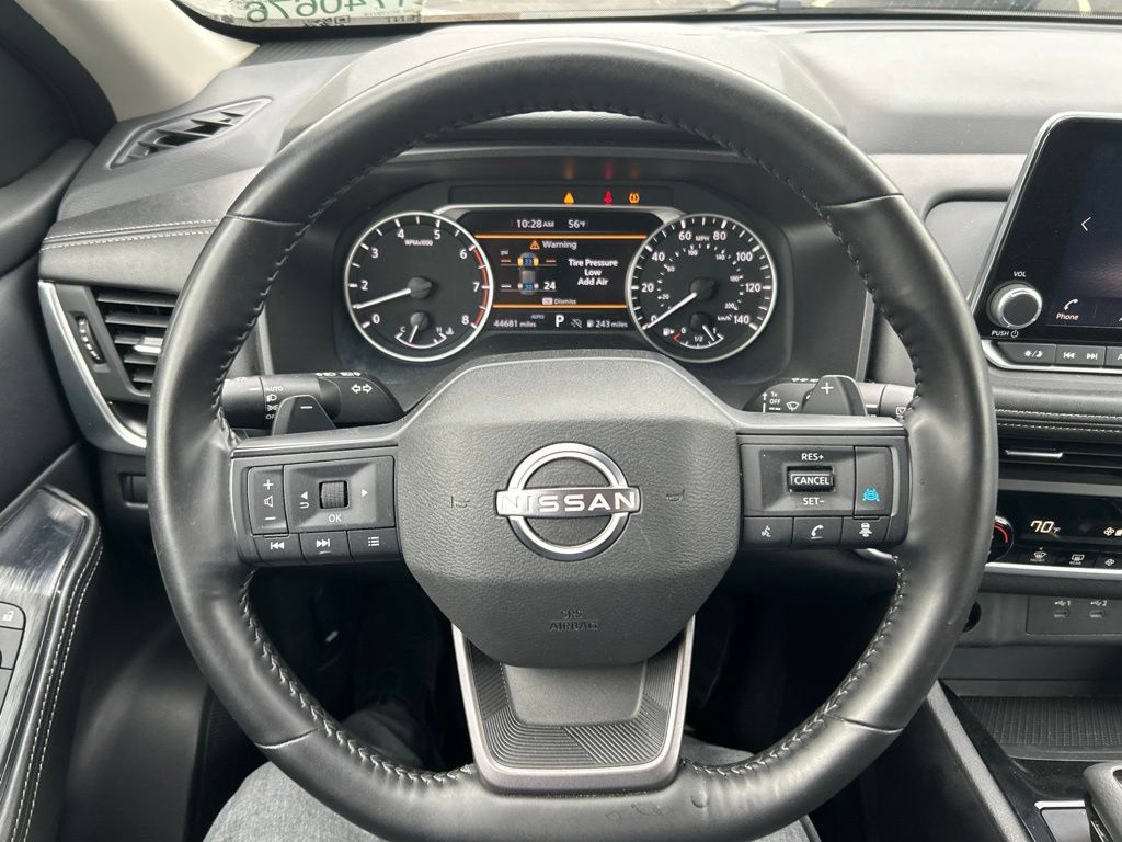 Used 2025 Nissan Rogue SV AWD/4WD image 2