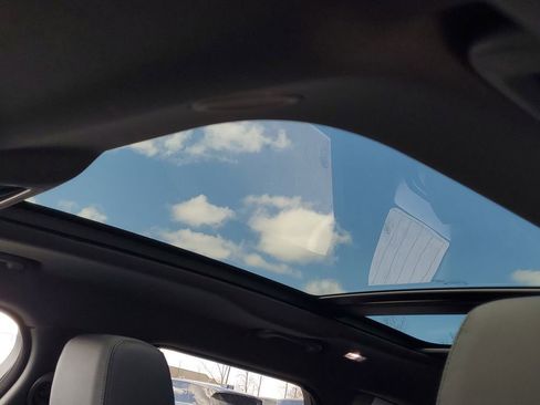 New 2026 Land Rover Range Rover Velar Dynamic SE image 9