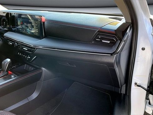 Certified 2025 Nissan Kicks SR image 25