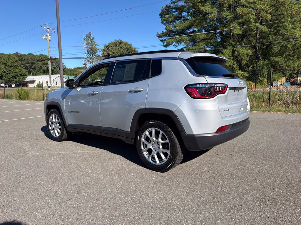 Used 2024 Jeep Compass Latitude AWD/4WD image 7