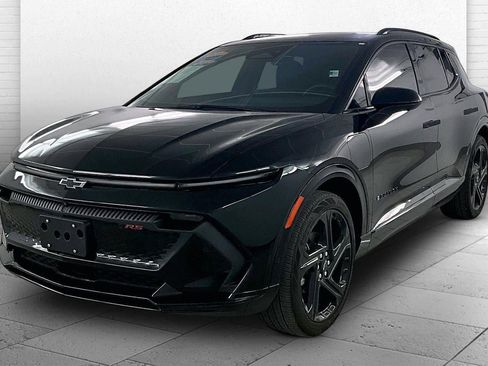 Used 2024 Chevrolet Equinox EV RS image 3