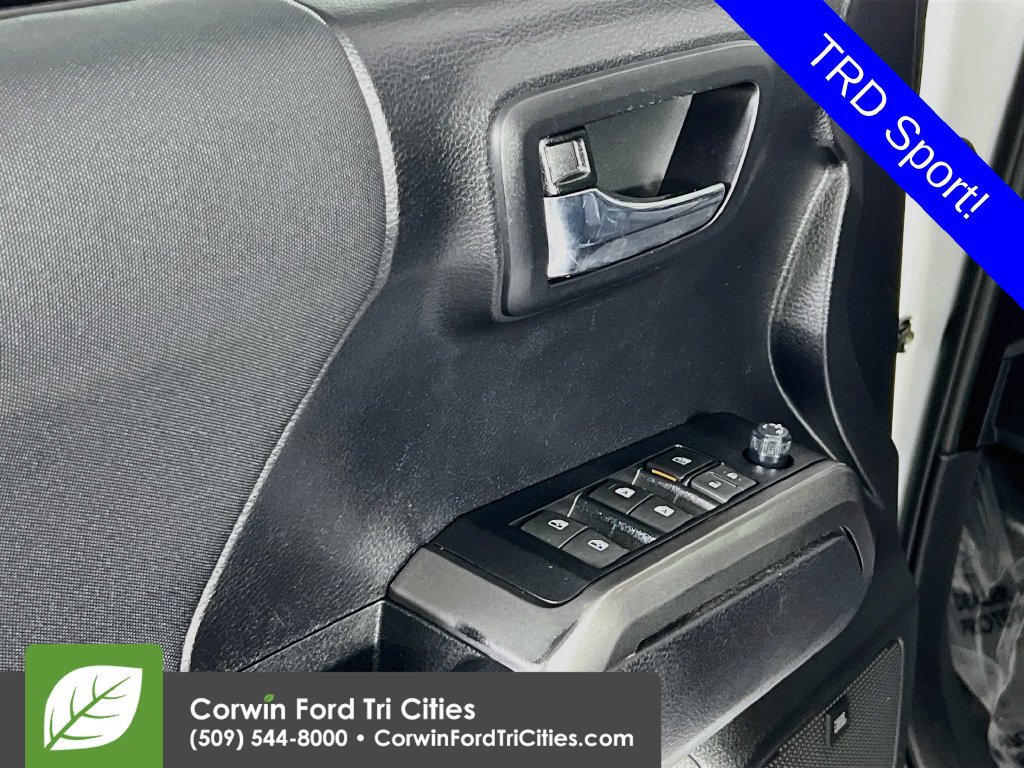 Used 2020 Toyota Tacoma TRD Sport w/ TRD Premium Sport Package AWD/4WD image 11
