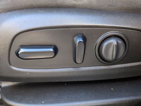 Used 2019 Chevrolet Equinox LT image 18