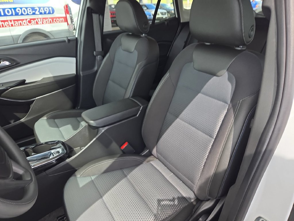 Used 2026 Chevrolet Trax LT FWD image 13