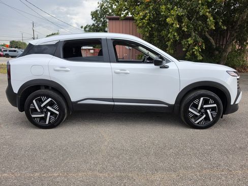 Used 2026 Nissan Kicks SV FWD image 8