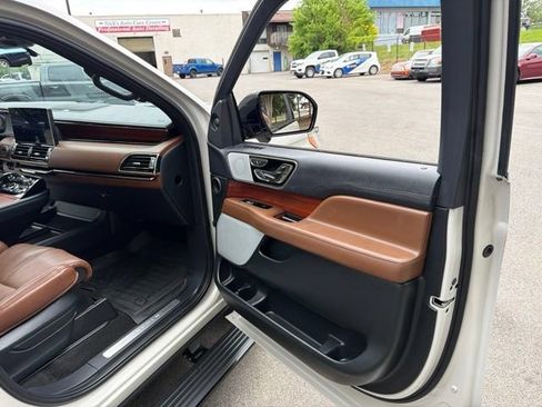 Used 2024 Lincoln Navigator Reserve AWD/4WD image 26