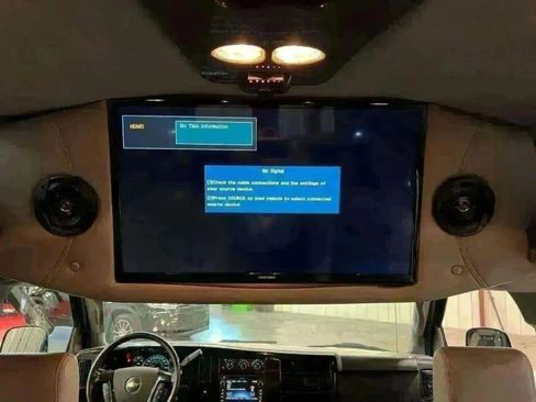 Used 2017 Chevrolet Express 2500 image 40