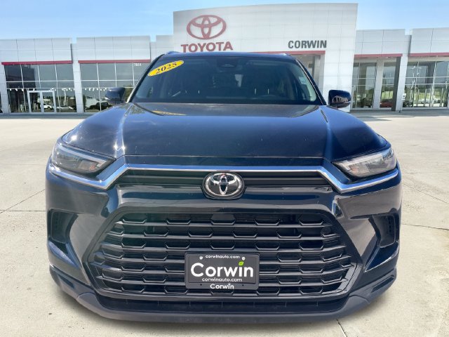 Used 2025 Toyota Grand Highlander AWD image 8