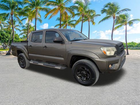Used 2015 Toyota Tacoma PreRunner w/ SR5 Package image 2