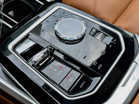 Used 2023 BMW 740i RWD image 16