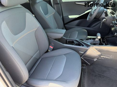 New 2026 Kia Niro LX FWD image 9
