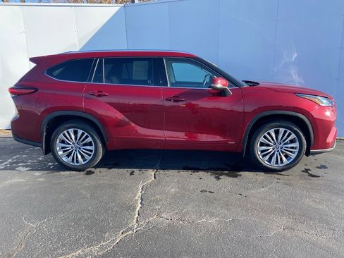 Used 2022 Toyota Highlander Platinum image 2