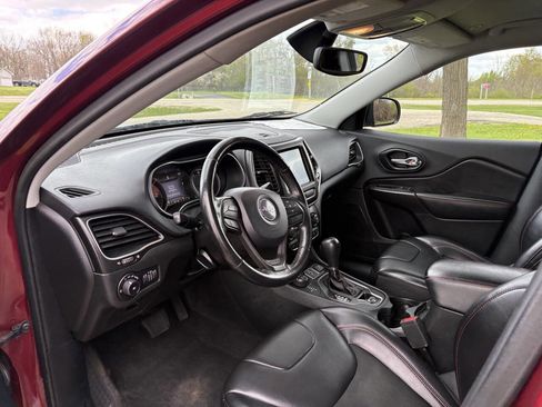 Used 2019 Jeep Cherokee Trailhawk w/ Cold Weather Group AWD/4WD image 11
