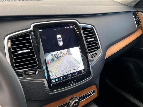 Used 2023 Volvo XC90 B6 Plus image 31