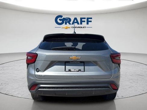 Used 2024 Chevrolet Trax LS w/ LS Convenience Package FWD image 6