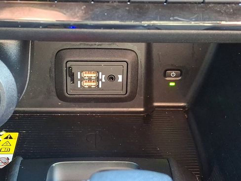 Used 2021 Toyota Venza XLE w/ Softex Package image 23