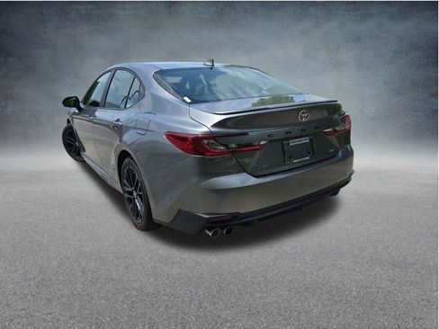 Used 2025 Toyota Camry SE w/ Convenience Package FWD image 5