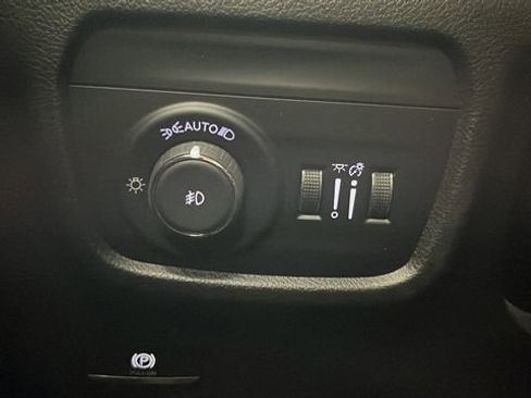 Used 2024 Jeep Grand Cherokee L Limited w/ Luxury Tech Group II AWD/4WD image 34