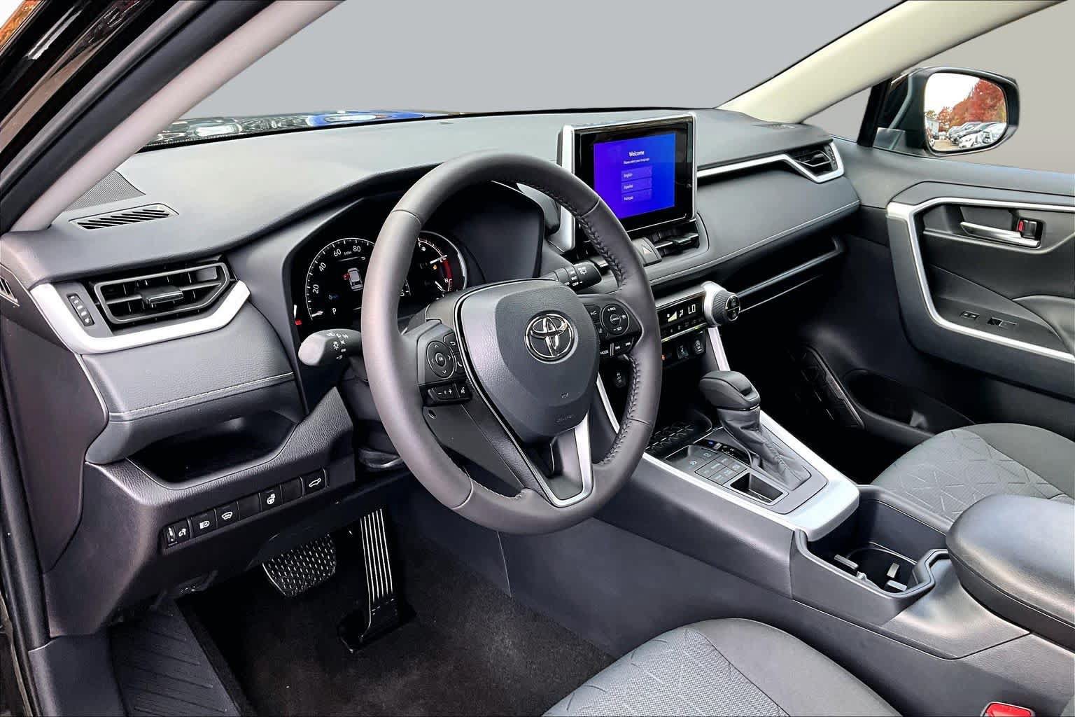 Used 2025 Toyota RAV4 XLE w/ Convenience Package AWD/4WD image 17
