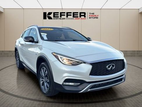 Used 2017 INFINITI QX30 Premium w/ Navigation Package image 7