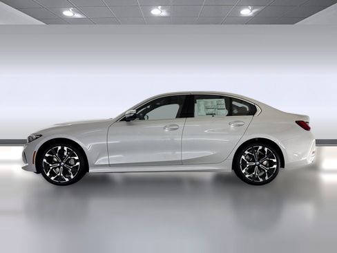 Used 2026 BMW 330i Sedan w/ Premium Package RWD image 2