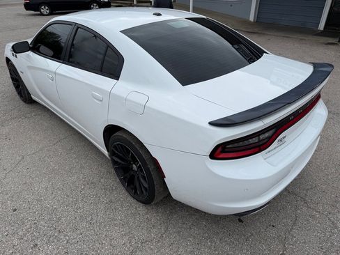 Used 2019 Dodge Charger SXT image 9