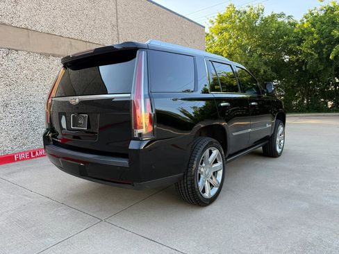 Used 2019 Cadillac Escalade Premium Luxury RWD image 6
