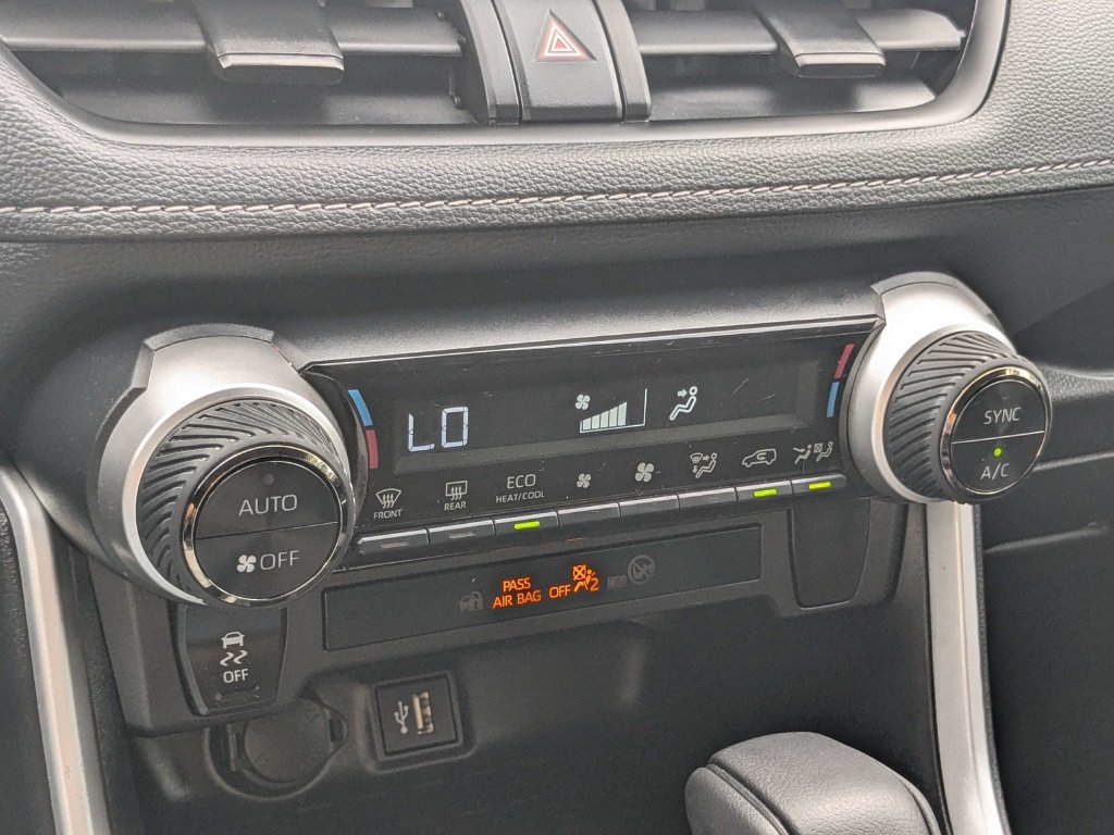 Used 2025 Toyota RAV4 LE AWD/4WD image 27