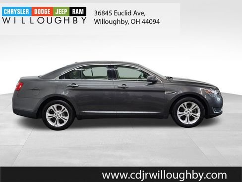 Used 2017 Ford Taurus SE FWD image 4