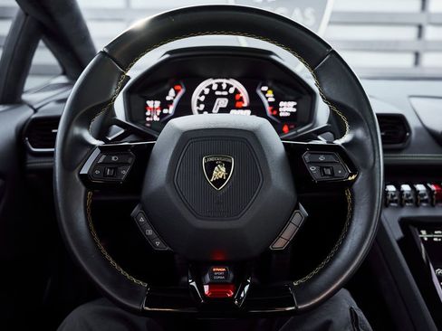 Used 2021 Lamborghini Huracan EVO image 49