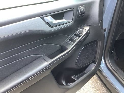 Used 2023 Ford Escape Platinum AWD/4WD image 19