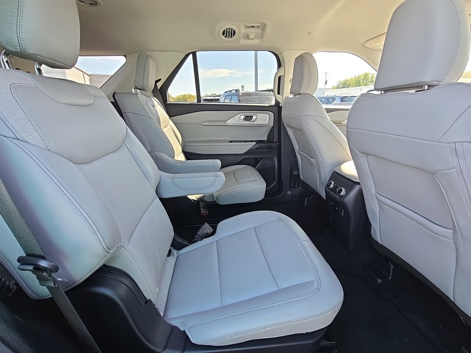 Used 2025 Ford Explorer Active w/ Active Comfort Package AWD/4WD image 41