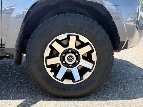 Used 2020 Toyota 4Runner TRD Off-Road AWD/4WD image 9