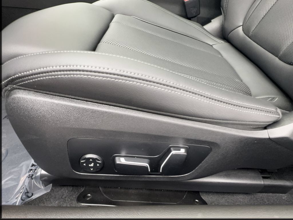 Used 2025 BMW 230i Coupe RWD image 21