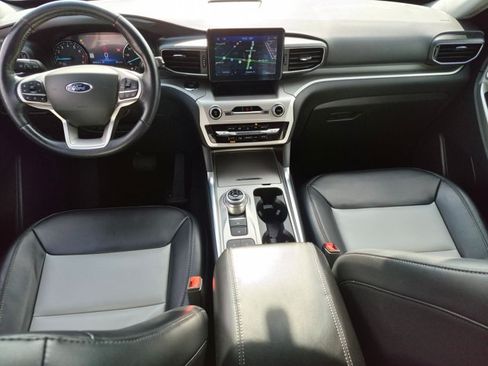 Used 2022 Ford Explorer XLT w/ Equipment Group 202A RWD image 16