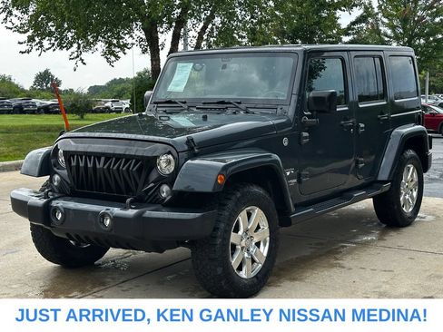 Used 2018 Jeep Wrangler Unlimited Sahara w/ Dual Top Group AWD/4WD image 7