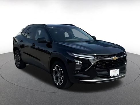 Used 2025 Chevrolet Trax LT image 9