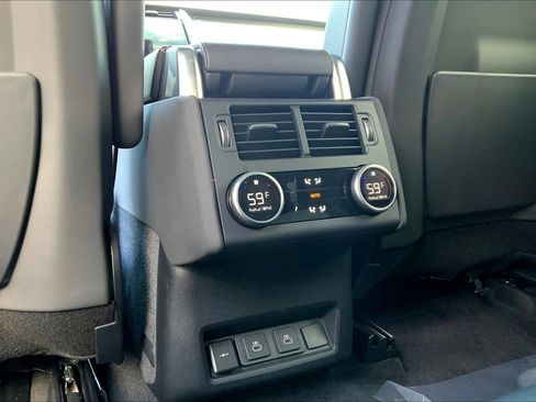 Used 2024 Land Rover Discovery Metropolitan Edition image 35