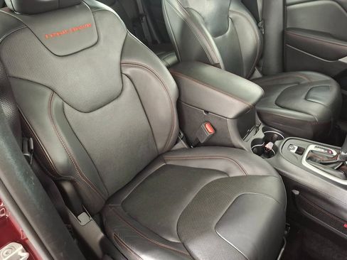 Used 2018 Jeep Cherokee Trailhawk w/ Quick Order Package 27L image 31