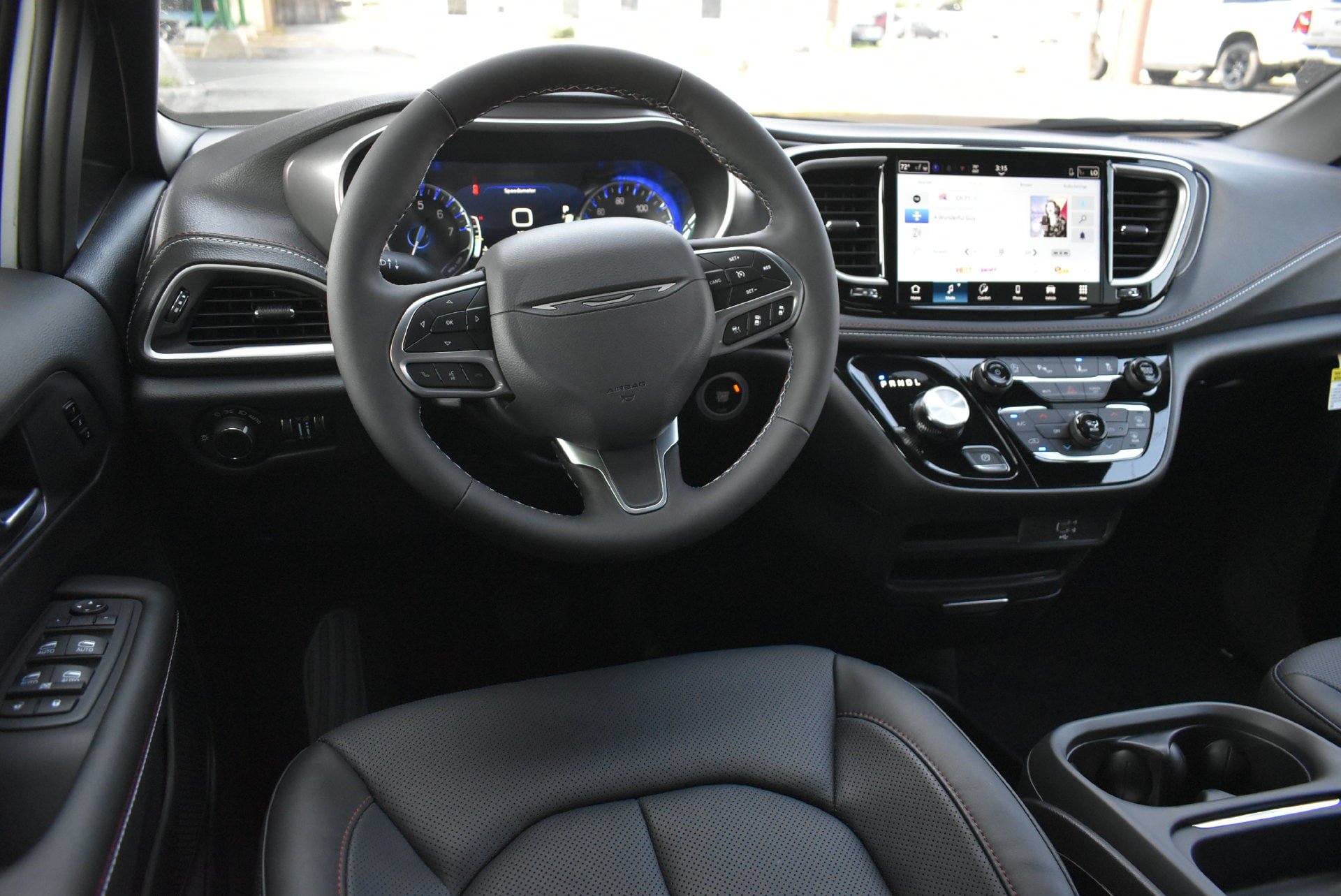 New 2027 Chrysler Pacifica Select AWD/4WD image 18