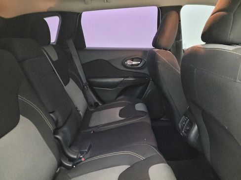 Used 2016 Jeep Cherokee Sport FWD image 19
