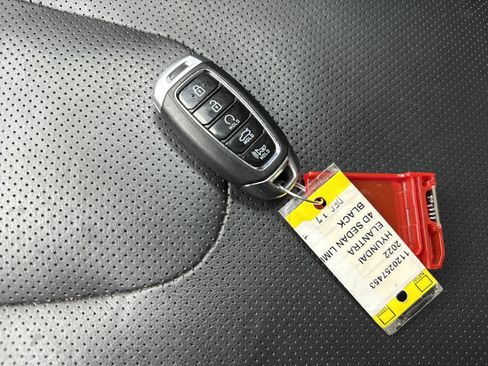 Used 2022 Hyundai Elantra Limited w/ Preferred Accessory Package image 48
