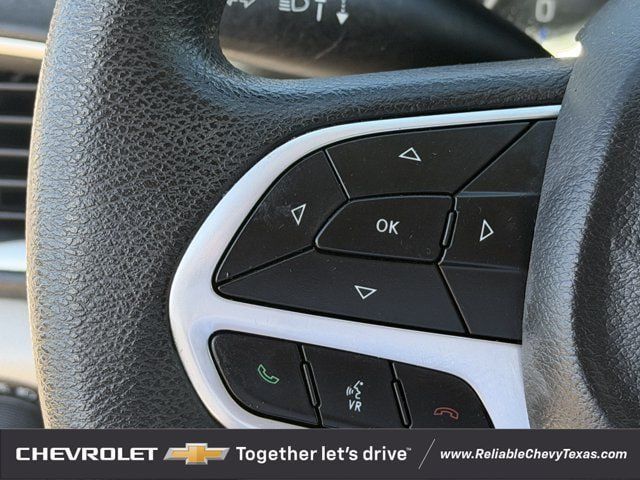Used 2021 Chrysler Voyager LX FWD image 14