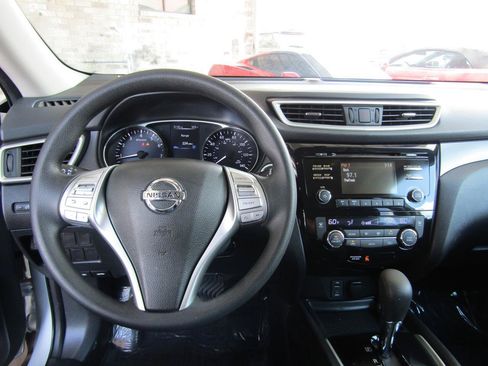 Used 2016 Nissan Rogue SV w/ SV Moonroof Package FWD image 16