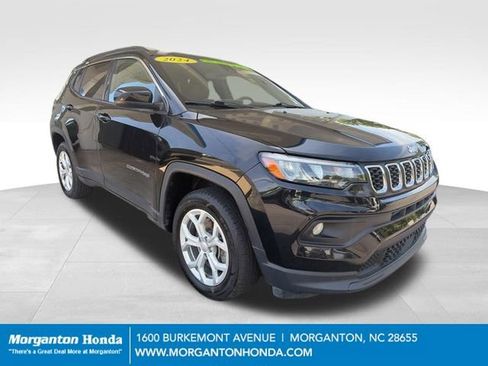 Used 2024 Jeep Compass Latitude AWD/4WD image 1