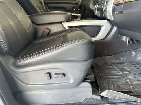 Used 2017 Nissan Titan SL image 38